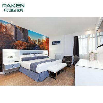 Los muebles naturales del dormitorio del hotel de Paken de la chapa fijan